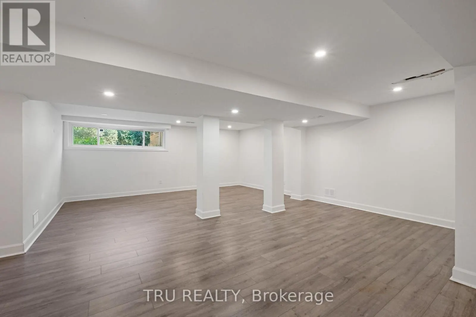 12 APACHE CRESCENT