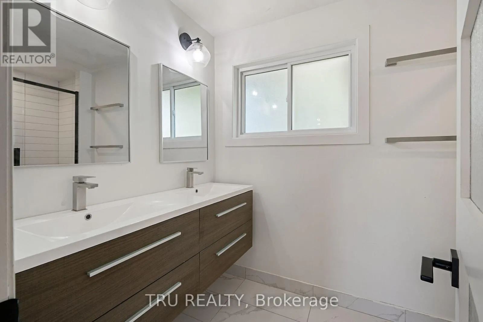 12 APACHE CRESCENT