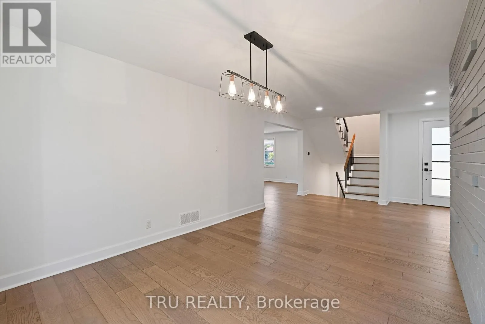 12 APACHE CRESCENT