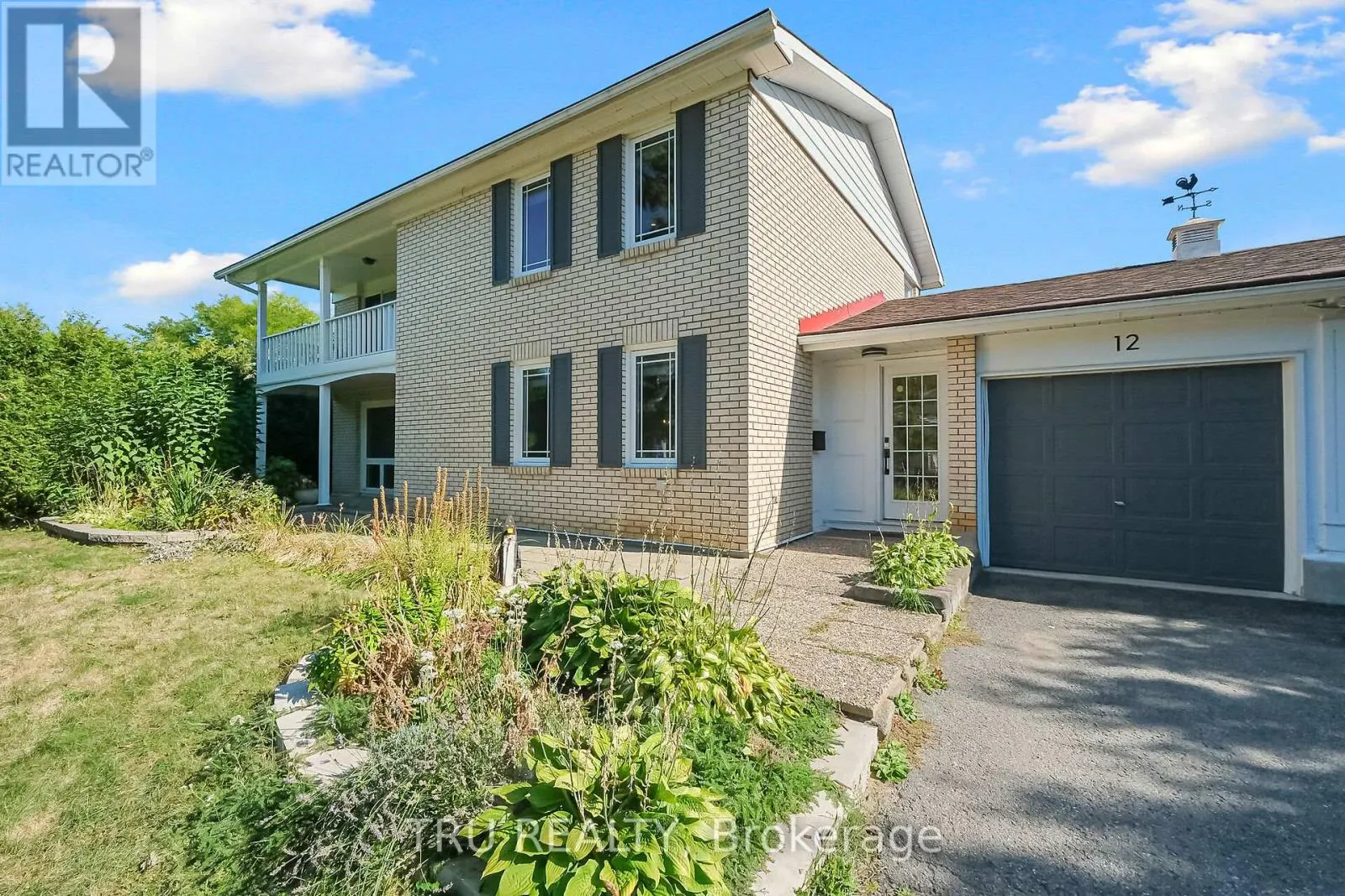 12 APACHE CRESCENT