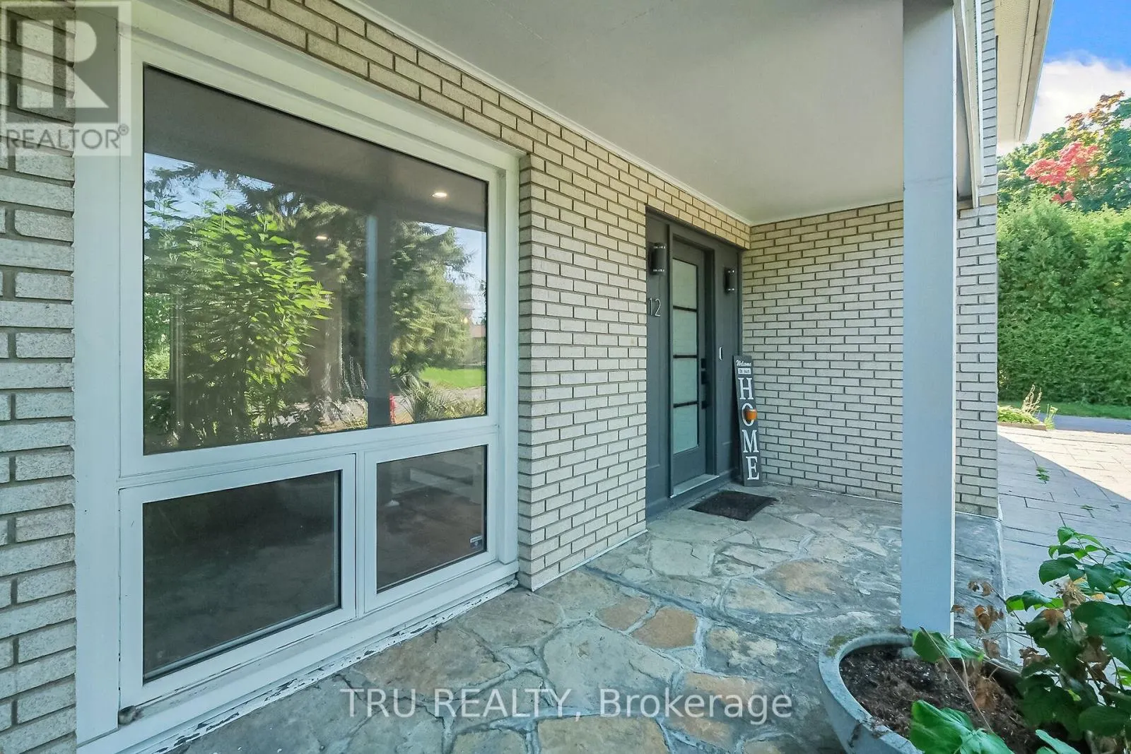 12 APACHE CRESCENT