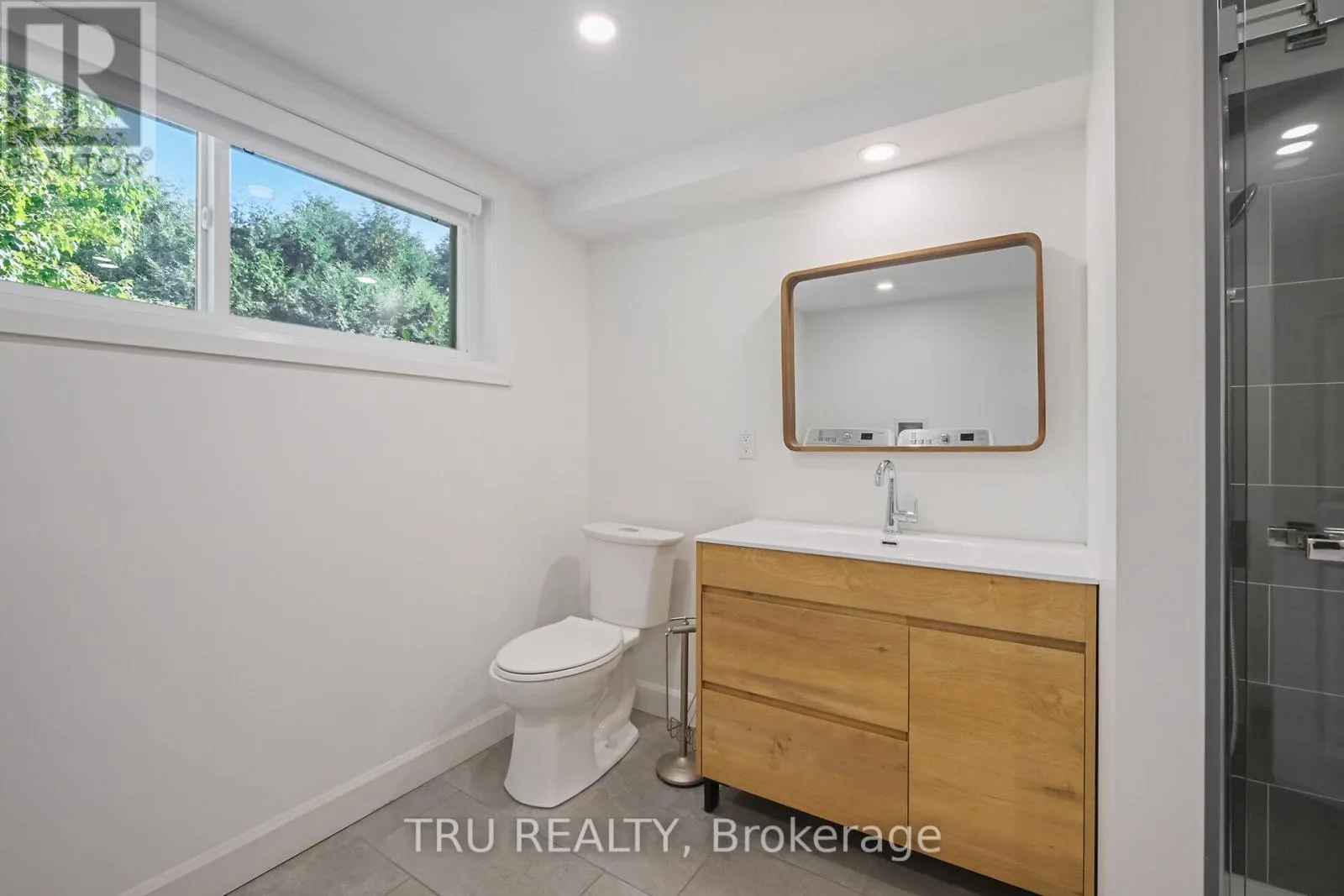 12 APACHE CRESCENT