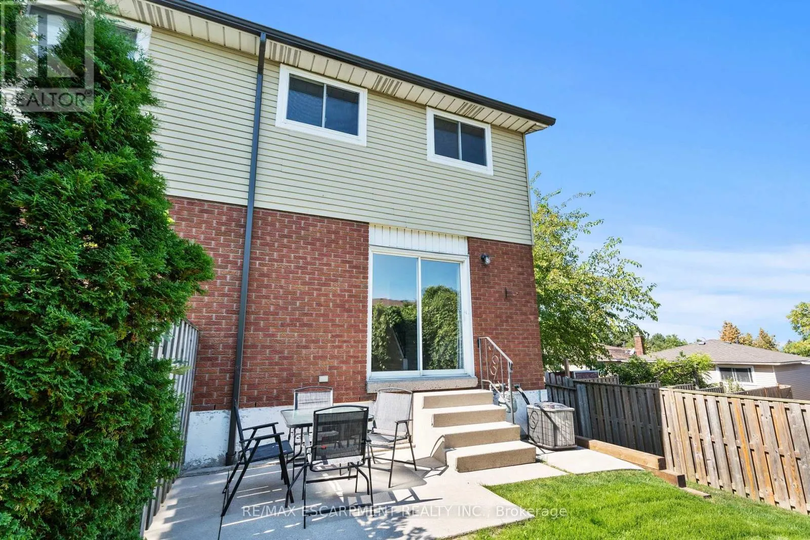 F - 924 MOHAWK ROAD W