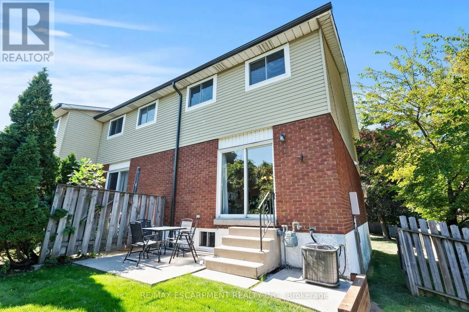 F - 924 MOHAWK ROAD W