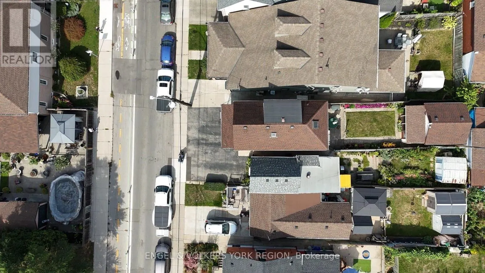 484 JOHN STREET N
