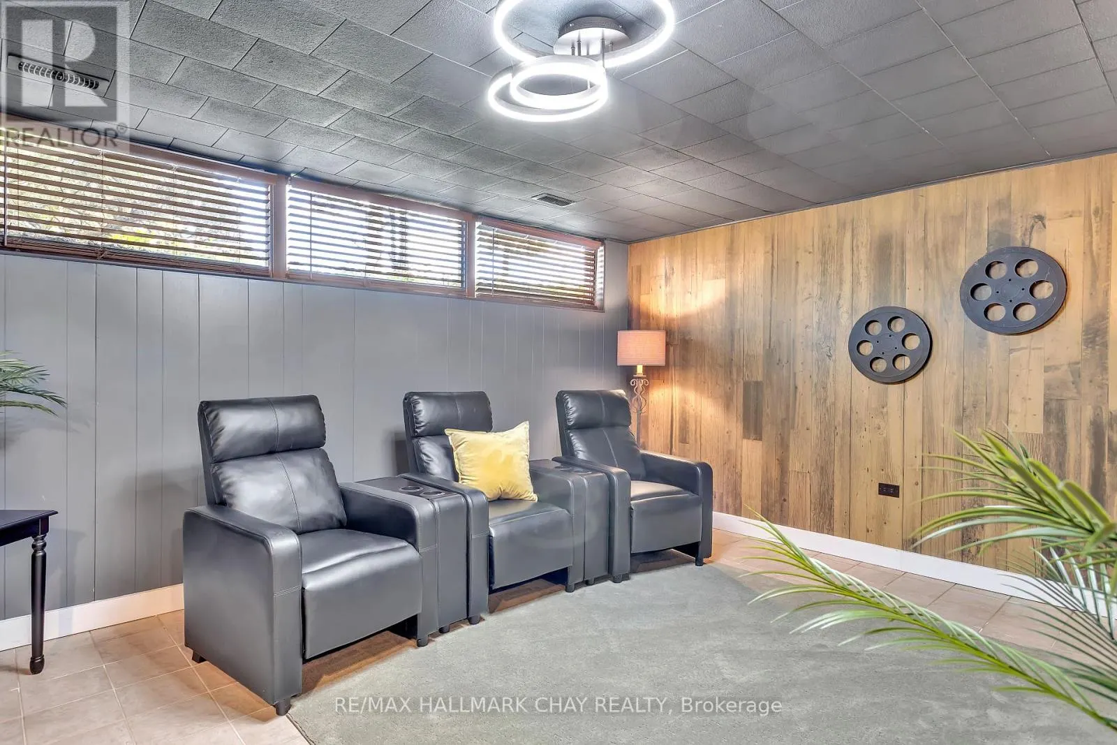 1009 FAIRBAIRN STREET