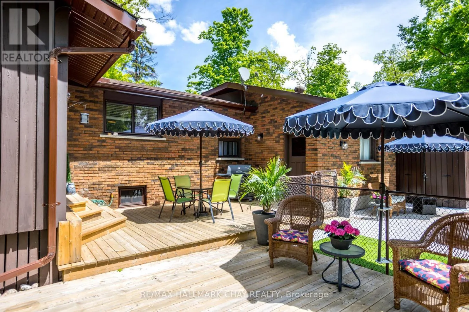1009 FAIRBAIRN STREET