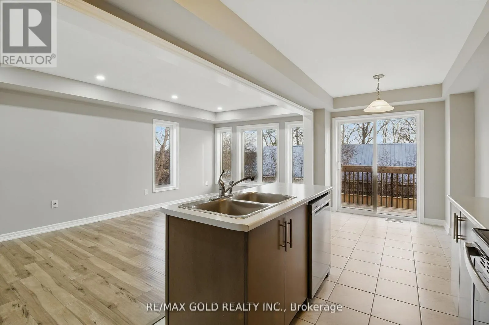 28 - 755 LINDEN DRIVE