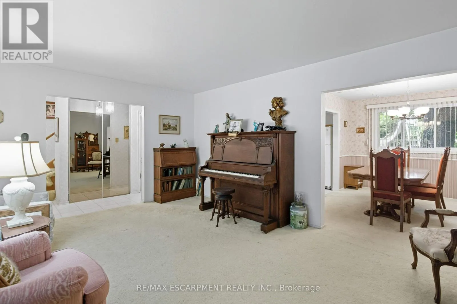 20 CRESTWOOD DRIVE