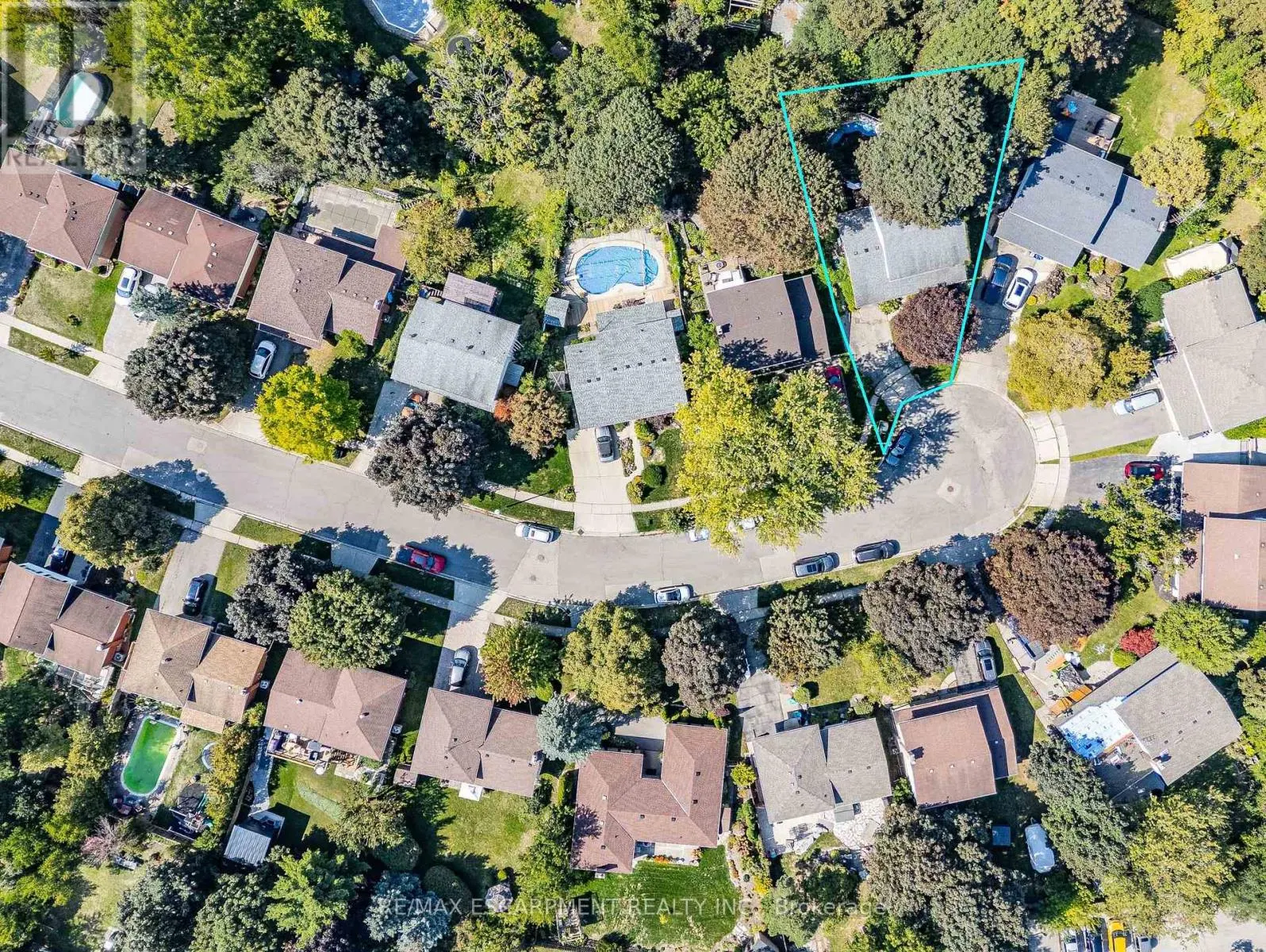 20 CRESTWOOD DRIVE