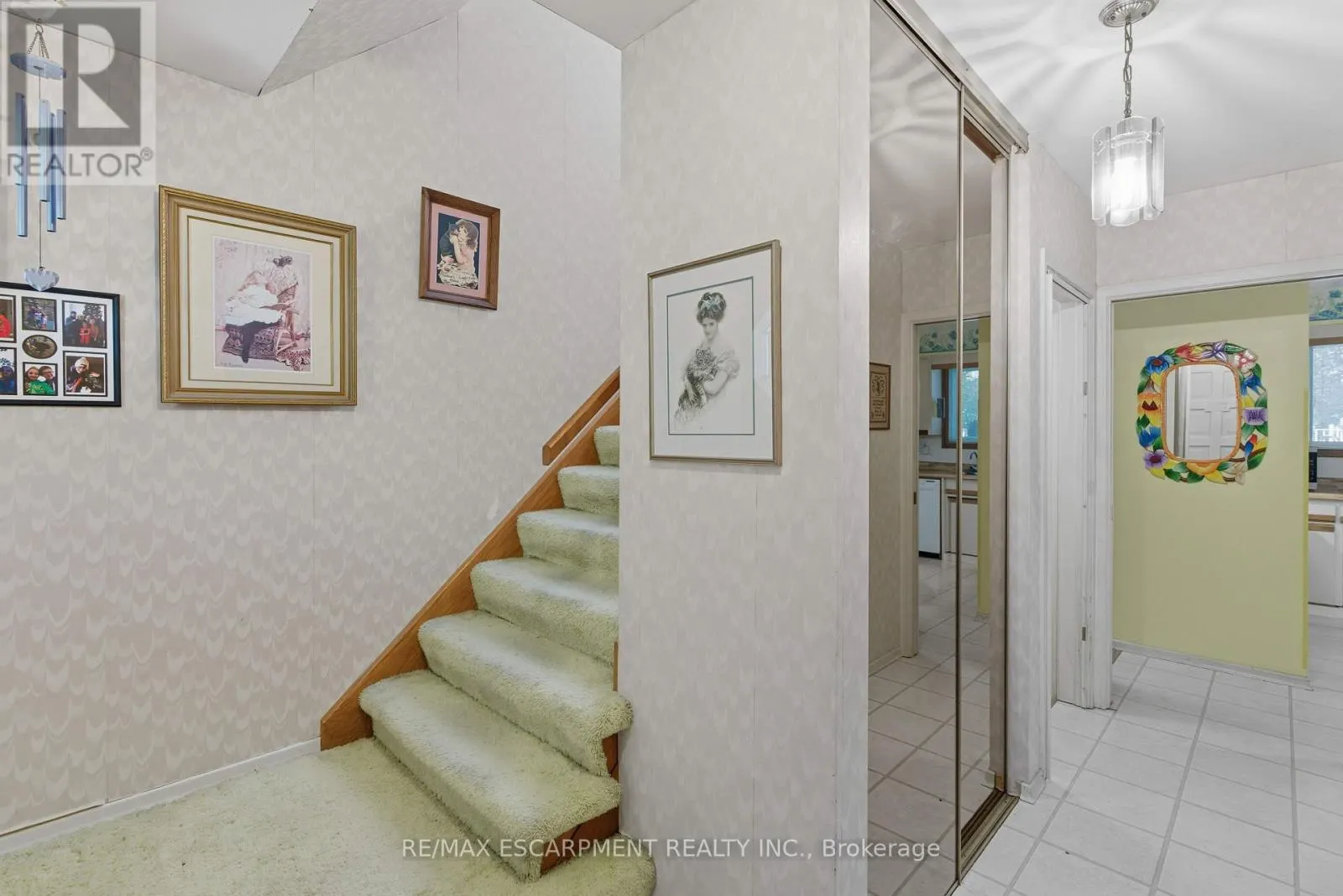 20 CRESTWOOD DRIVE