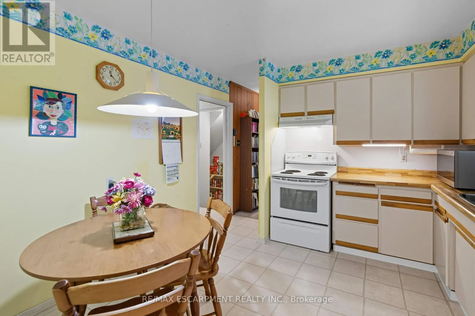 20 CRESTWOOD DRIVE
