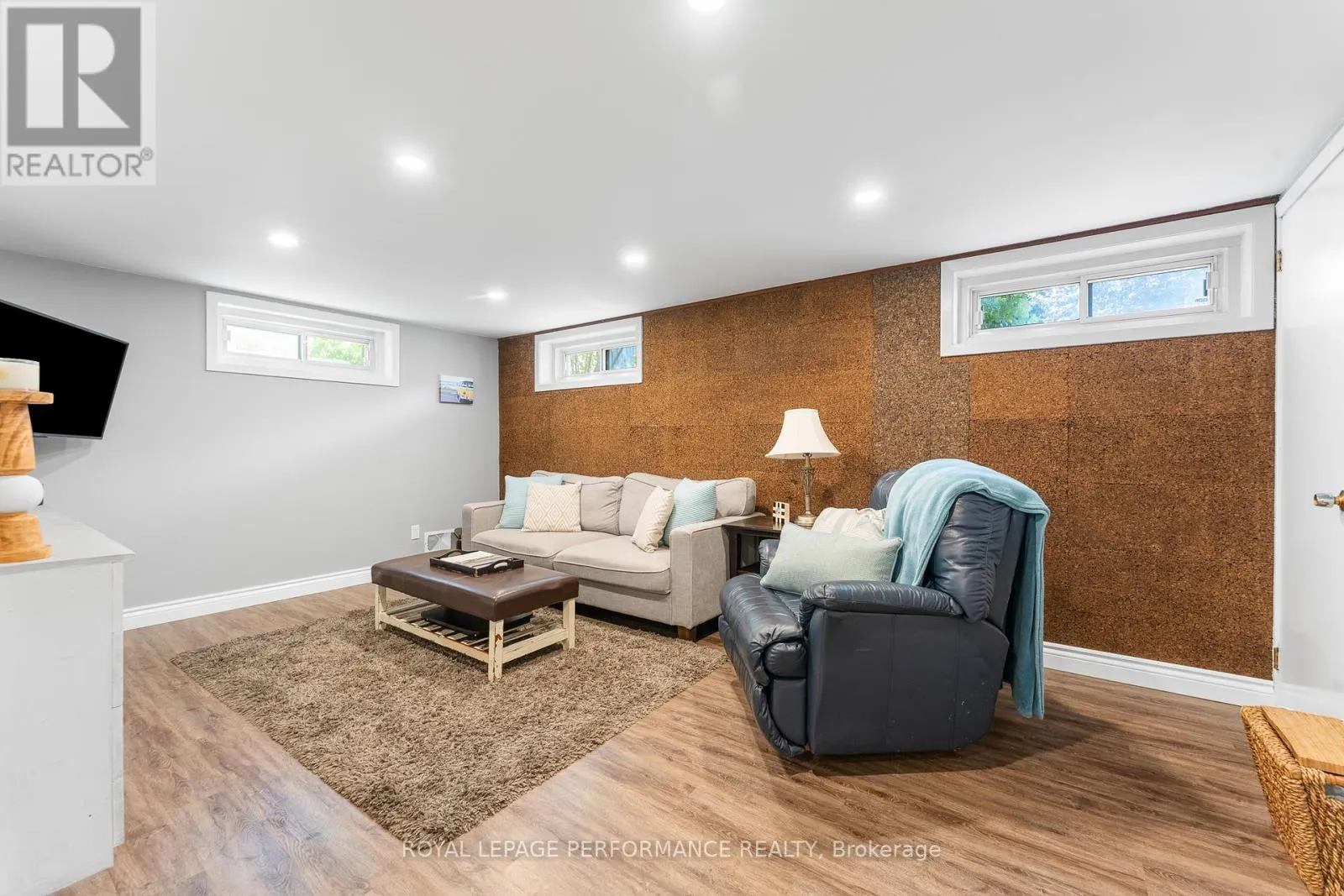 1044 CROMWELL DRIVE