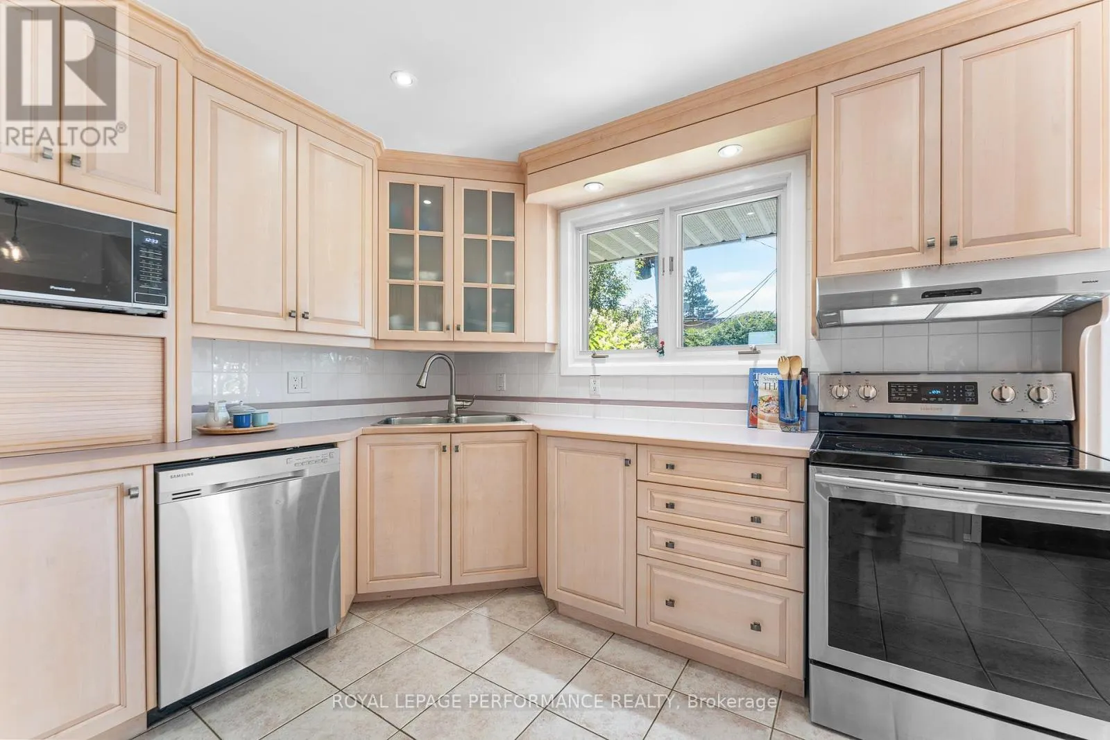 1044 CROMWELL DRIVE