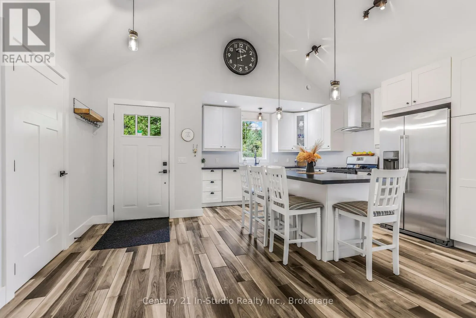 184 LAKEWOOD LANE