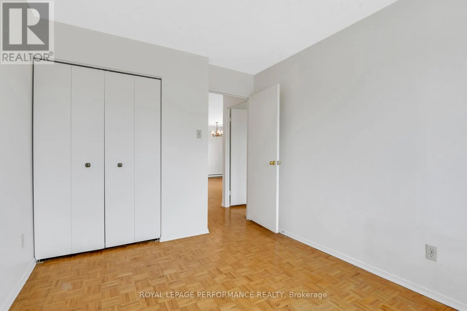 202 - 158 B MCARTHUR AVENUE