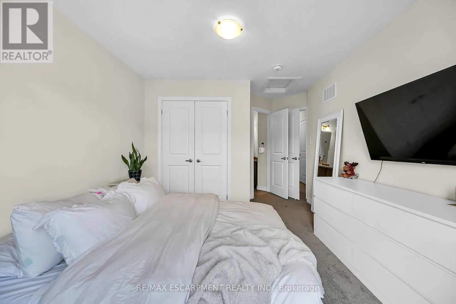 22 DRYDEN LANE