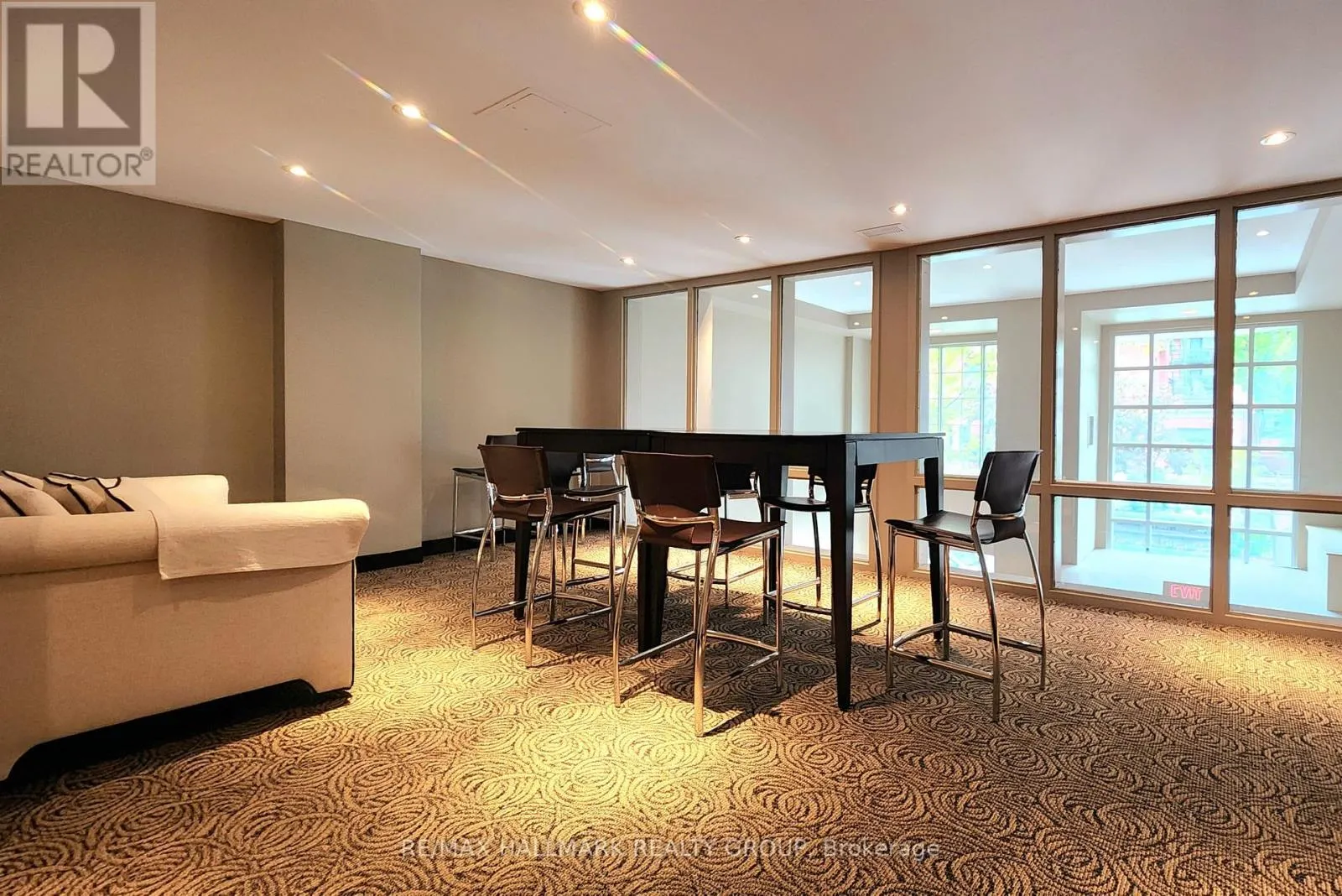 209 - 138 SOMERSET STREET W