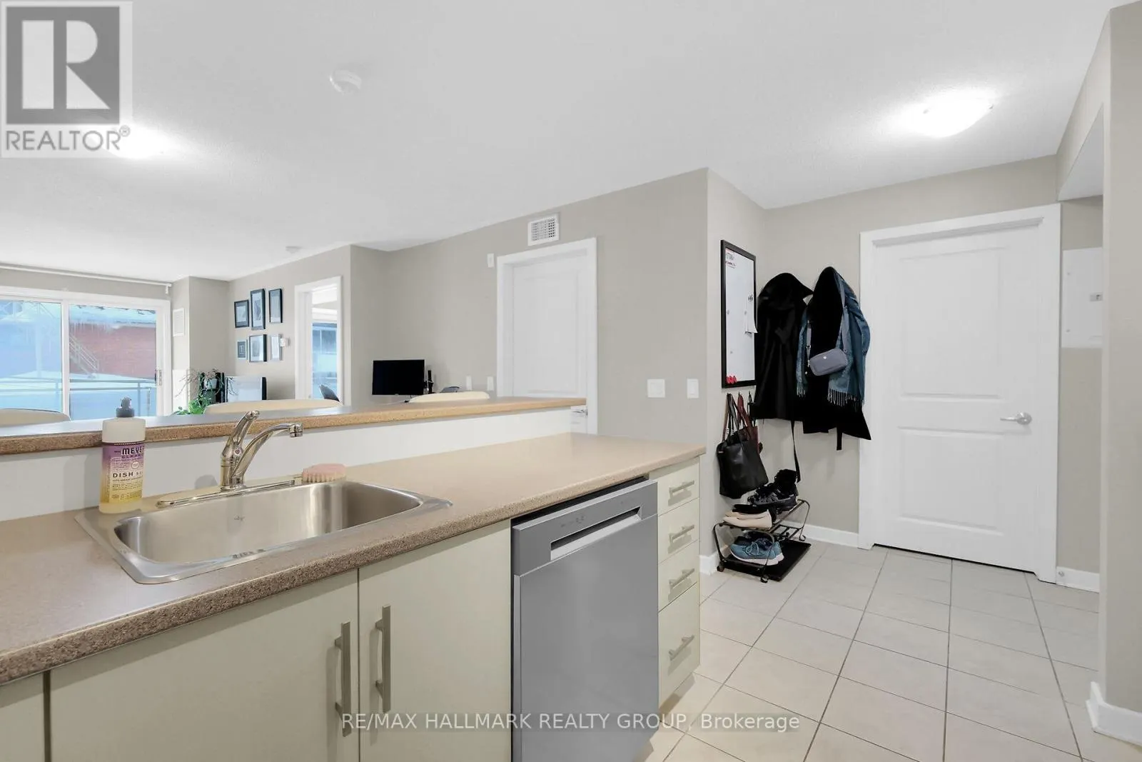 209 - 138 SOMERSET STREET W