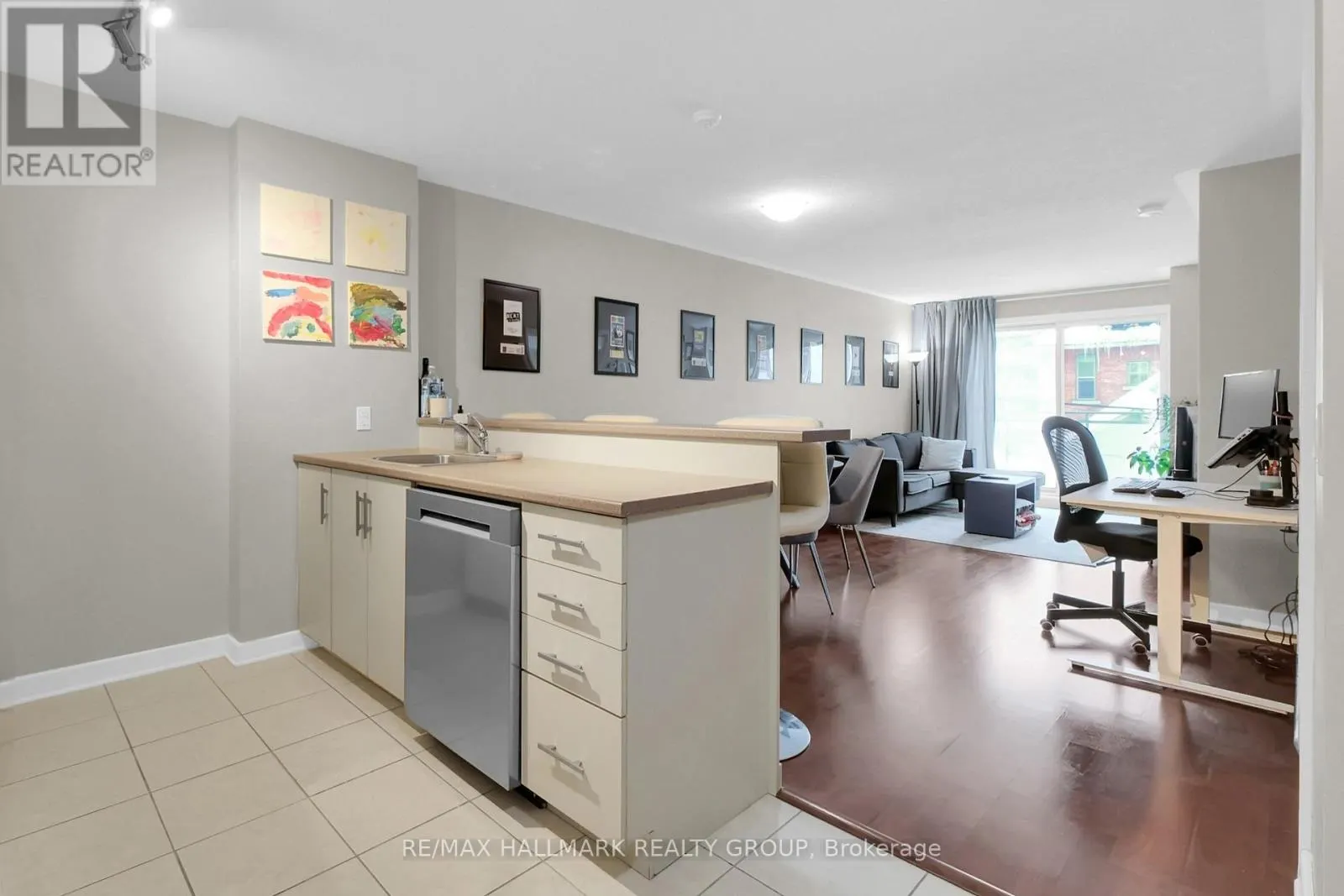 209 - 138 SOMERSET STREET W