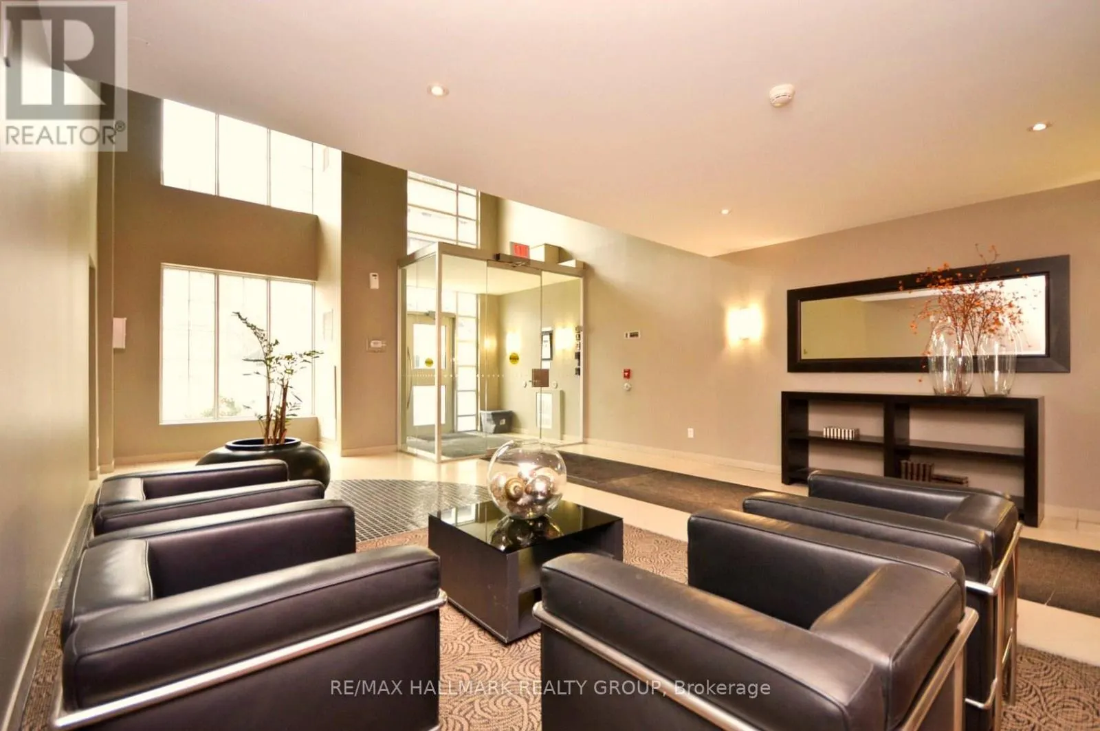 209 - 138 SOMERSET STREET W