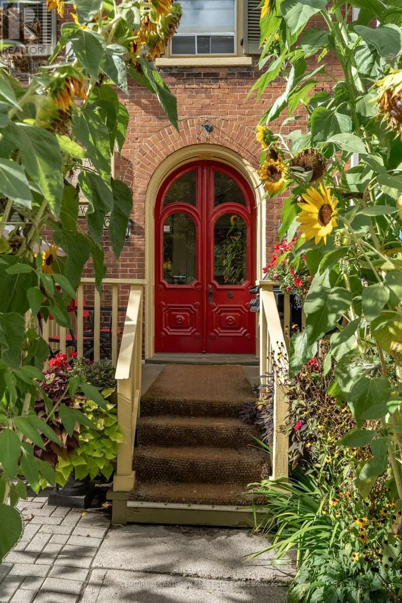 56 MARY STREET