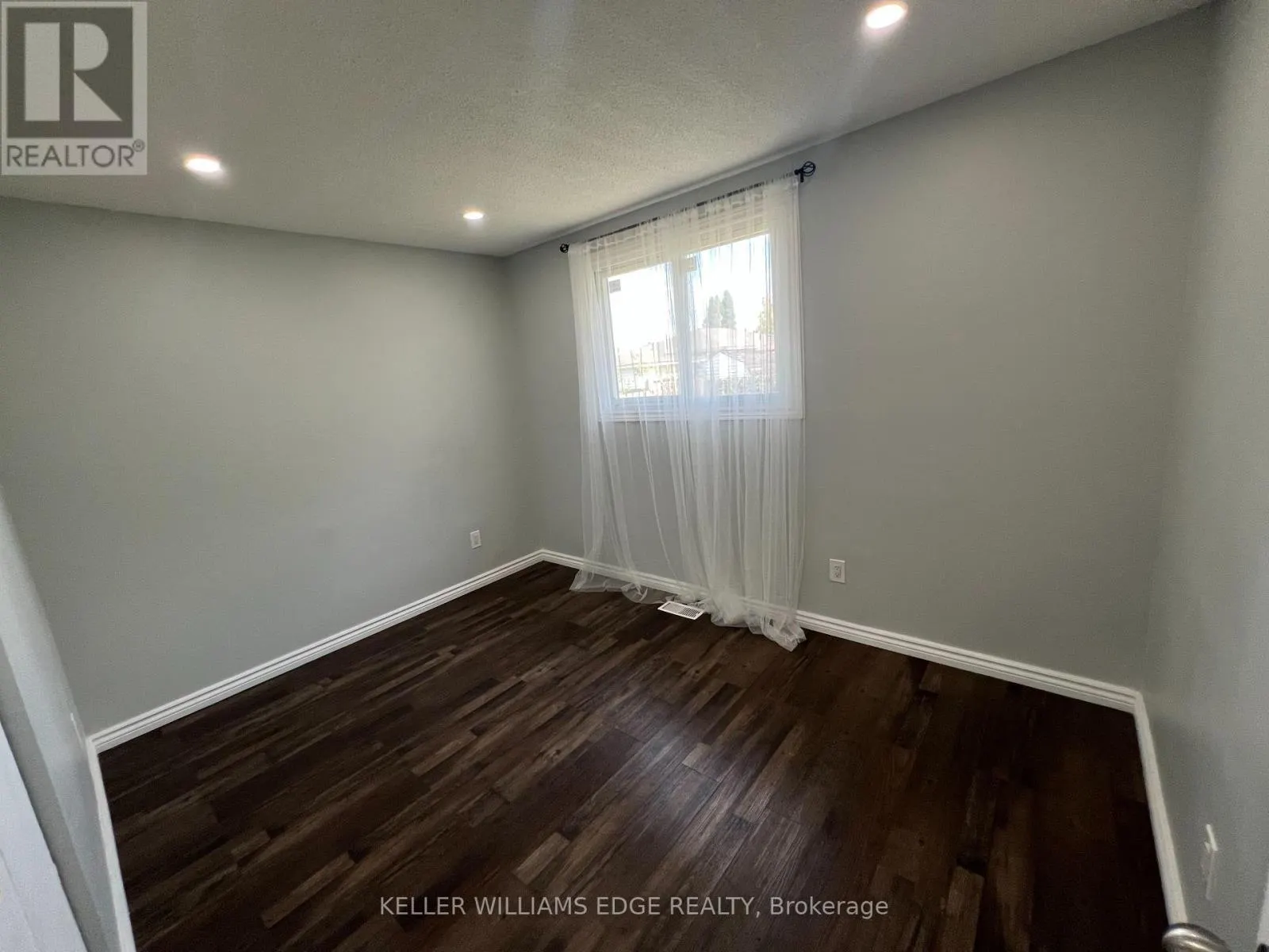 228 LAWNHURST COURT