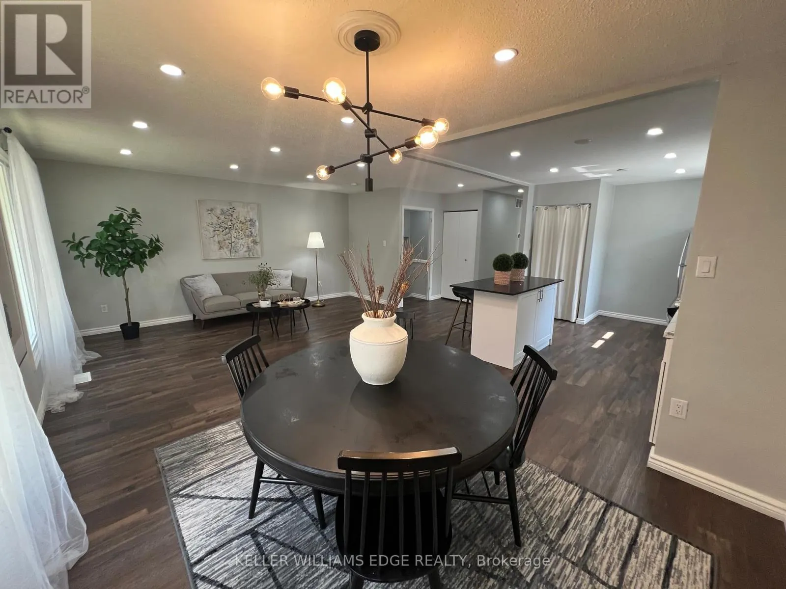 228 LAWNHURST COURT