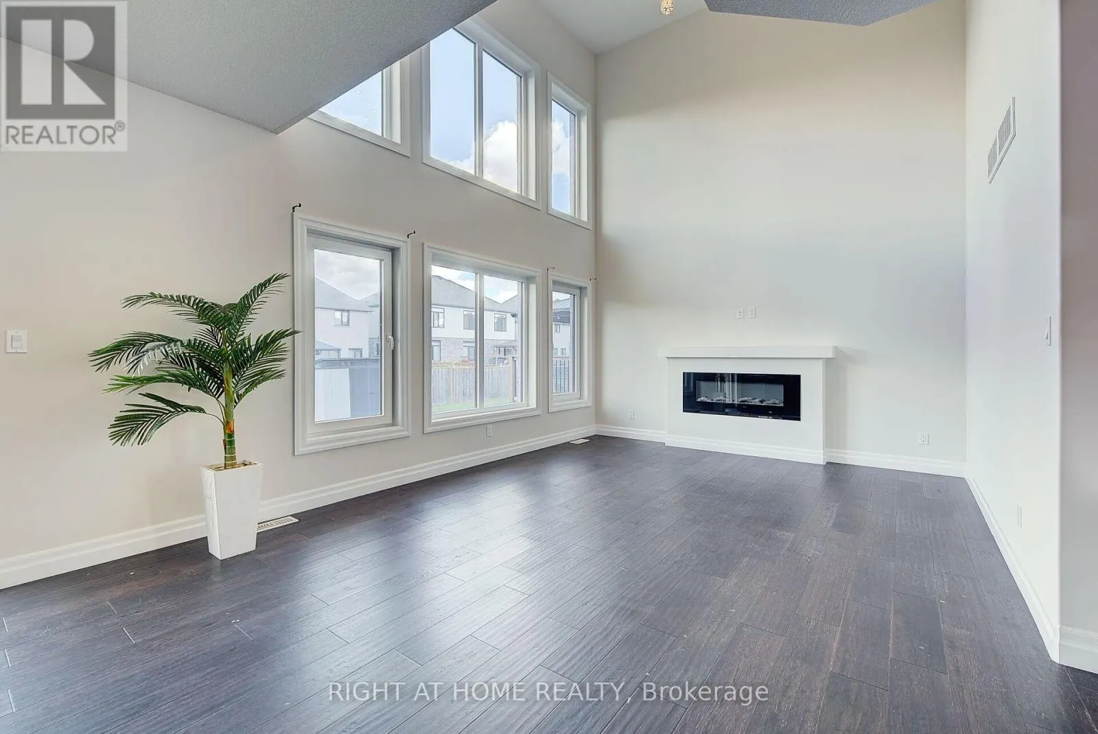 896 ZAIFMAN CIRCLE
