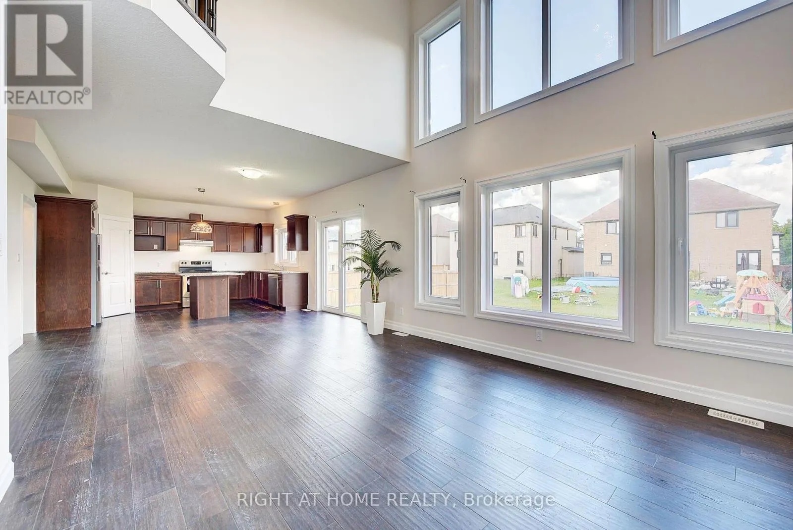 896 ZAIFMAN CIRCLE