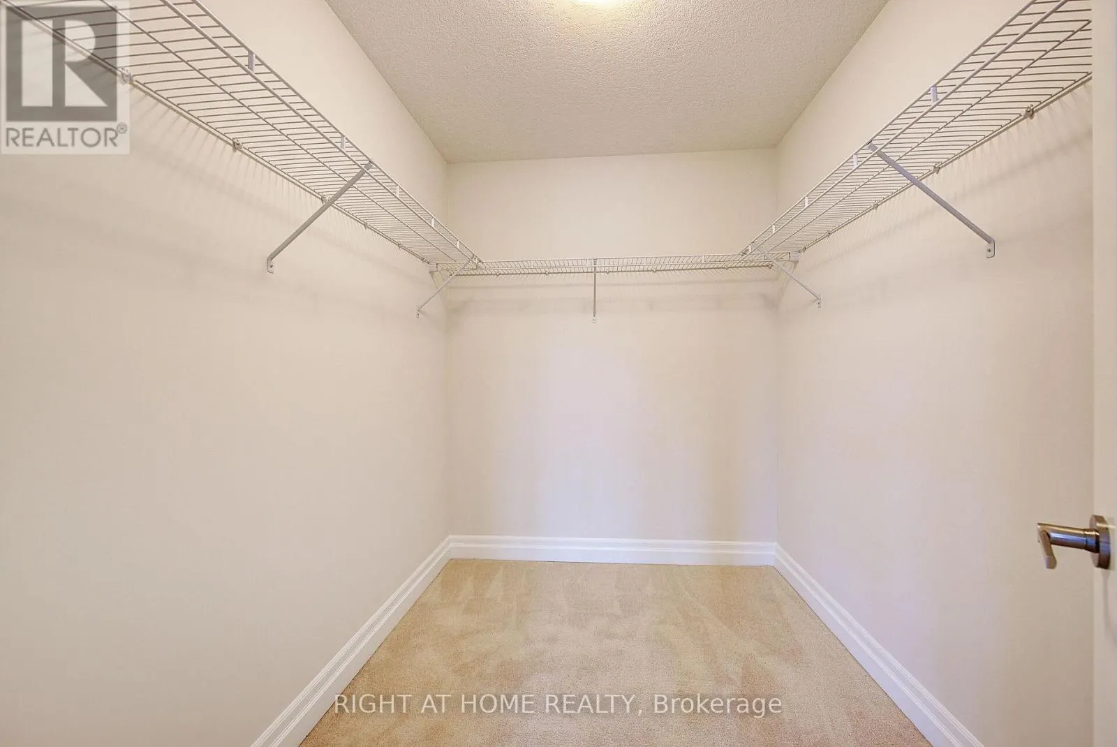 896 ZAIFMAN CIRCLE