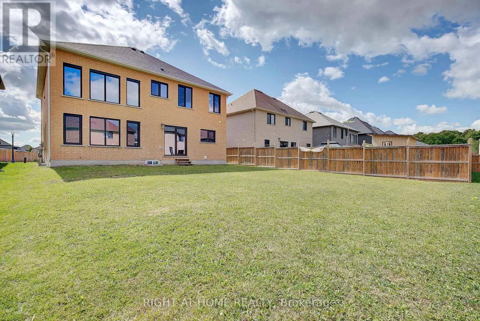 896 ZAIFMAN CIRCLE