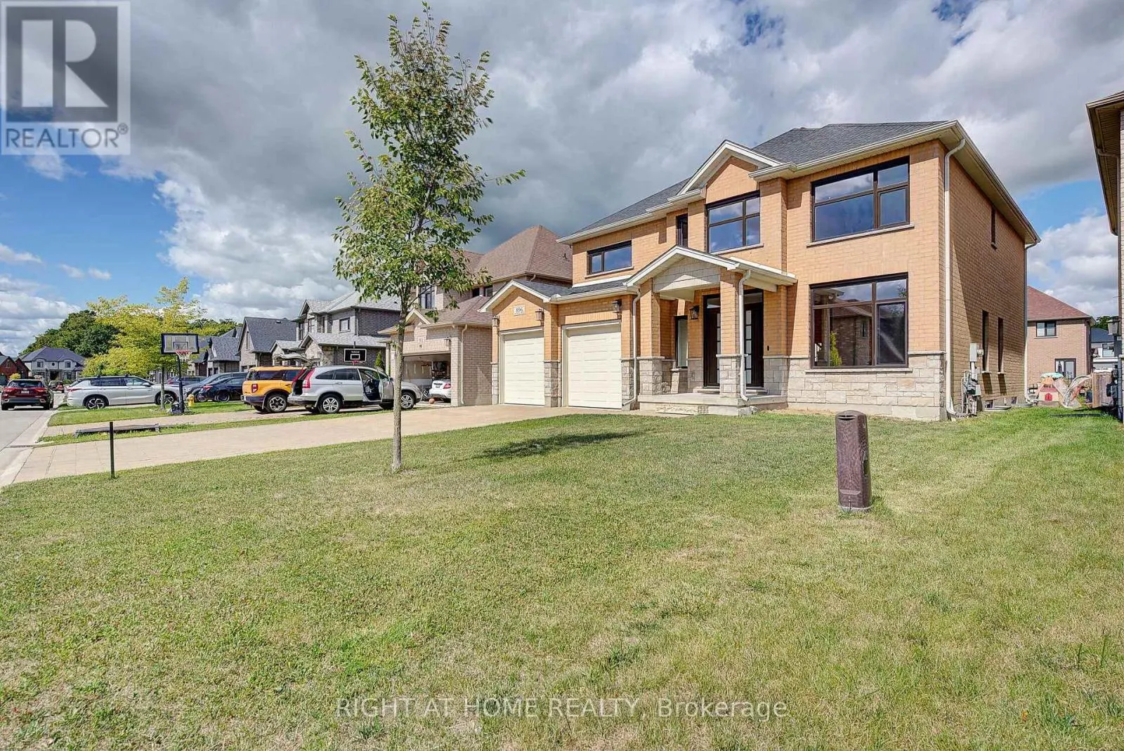 896 ZAIFMAN CIRCLE