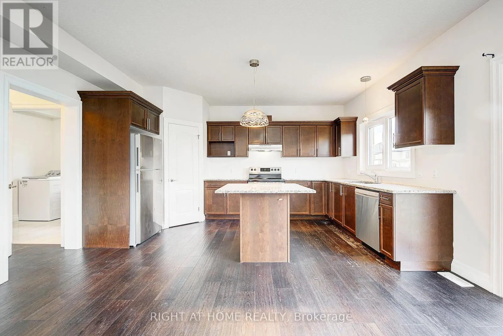896 ZAIFMAN CIRCLE