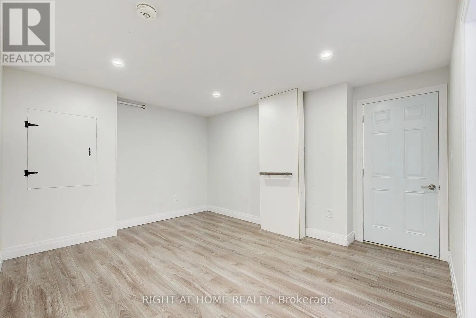 896 ZAIFMAN CIRCLE