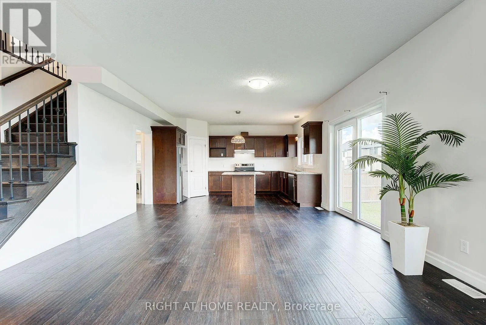 896 ZAIFMAN CIRCLE