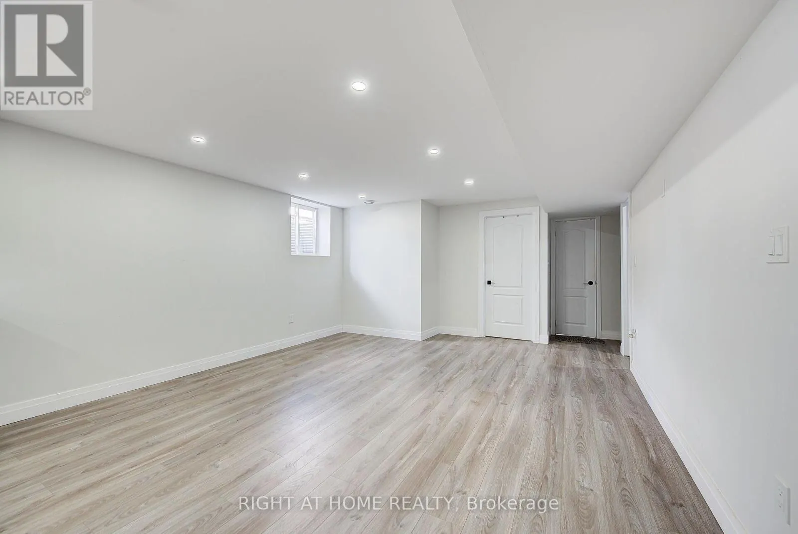 896 ZAIFMAN CIRCLE