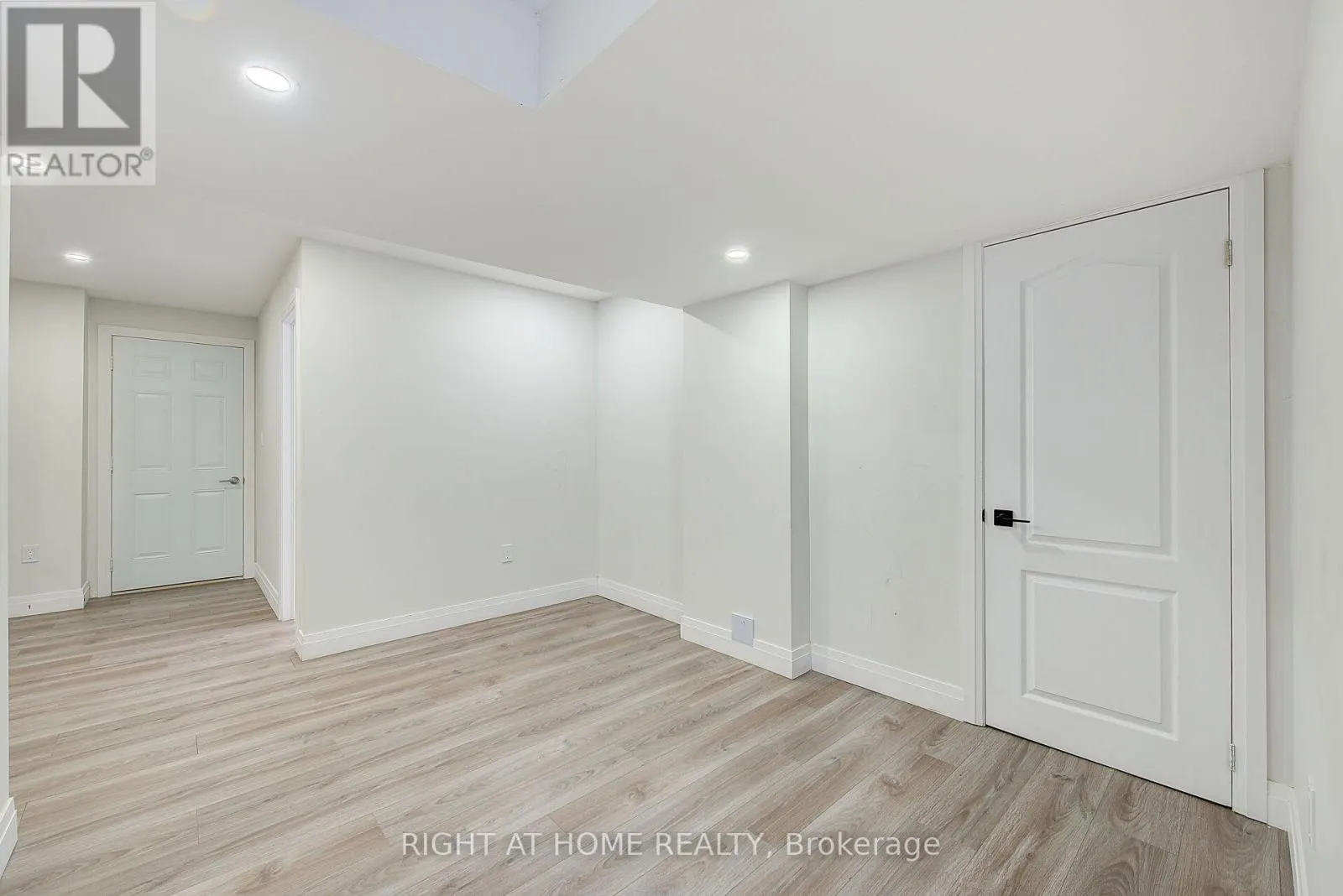 896 ZAIFMAN CIRCLE