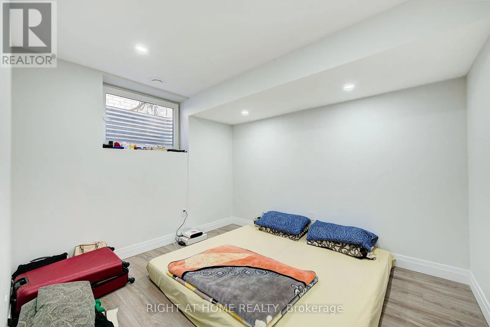 896 ZAIFMAN CIRCLE