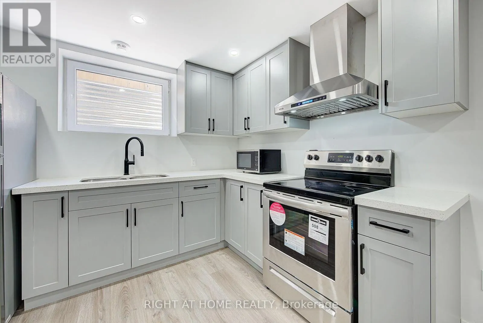 896 ZAIFMAN CIRCLE
