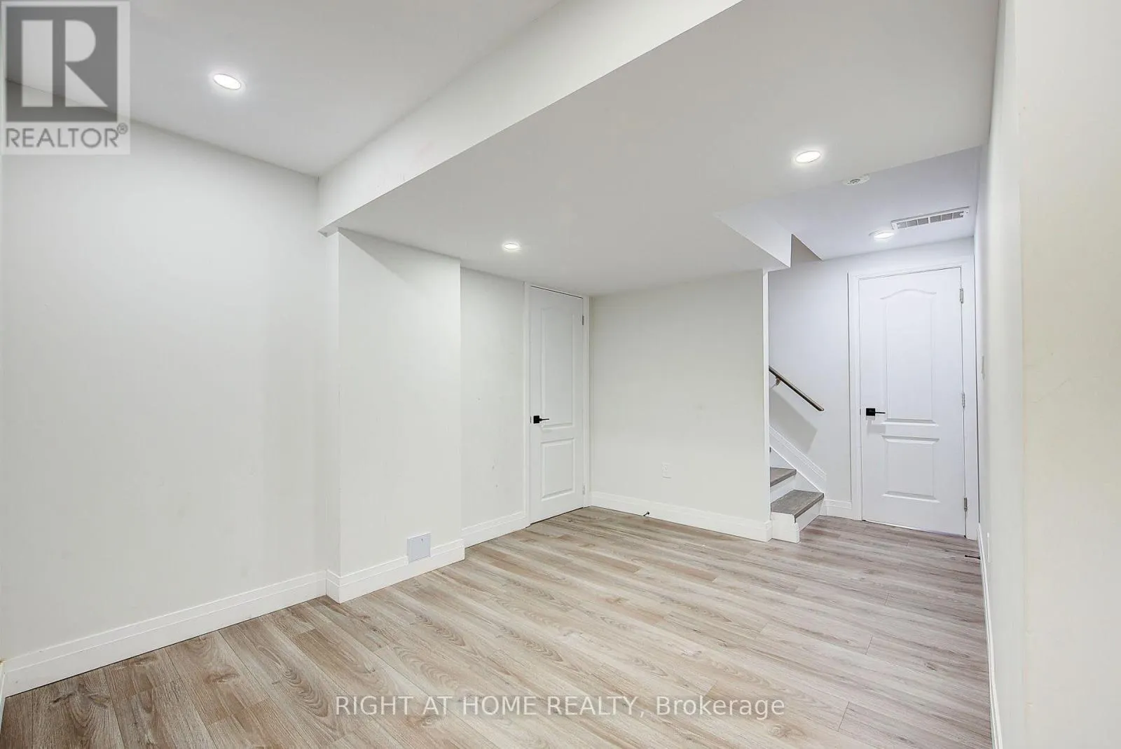 896 ZAIFMAN CIRCLE