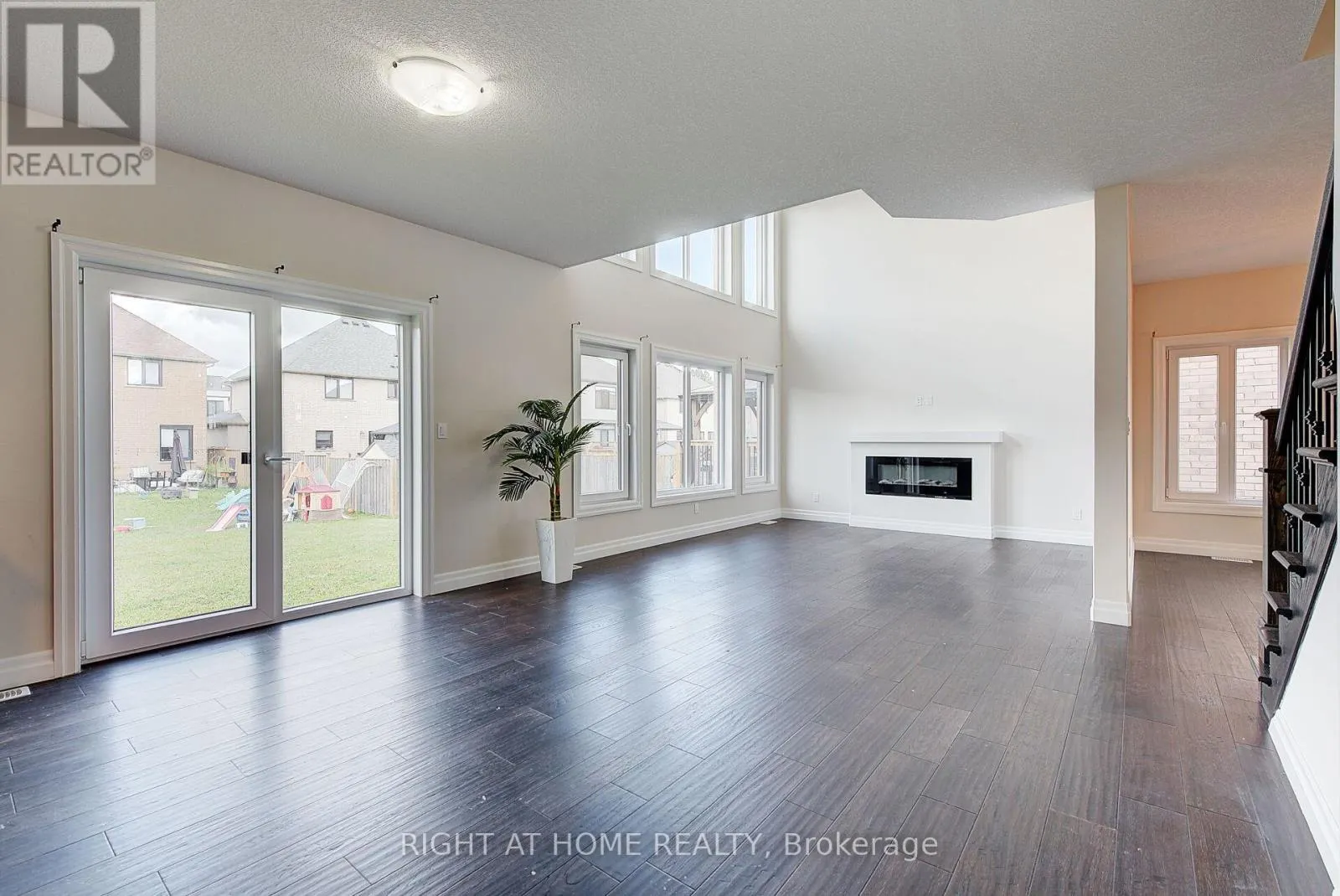 896 ZAIFMAN CIRCLE