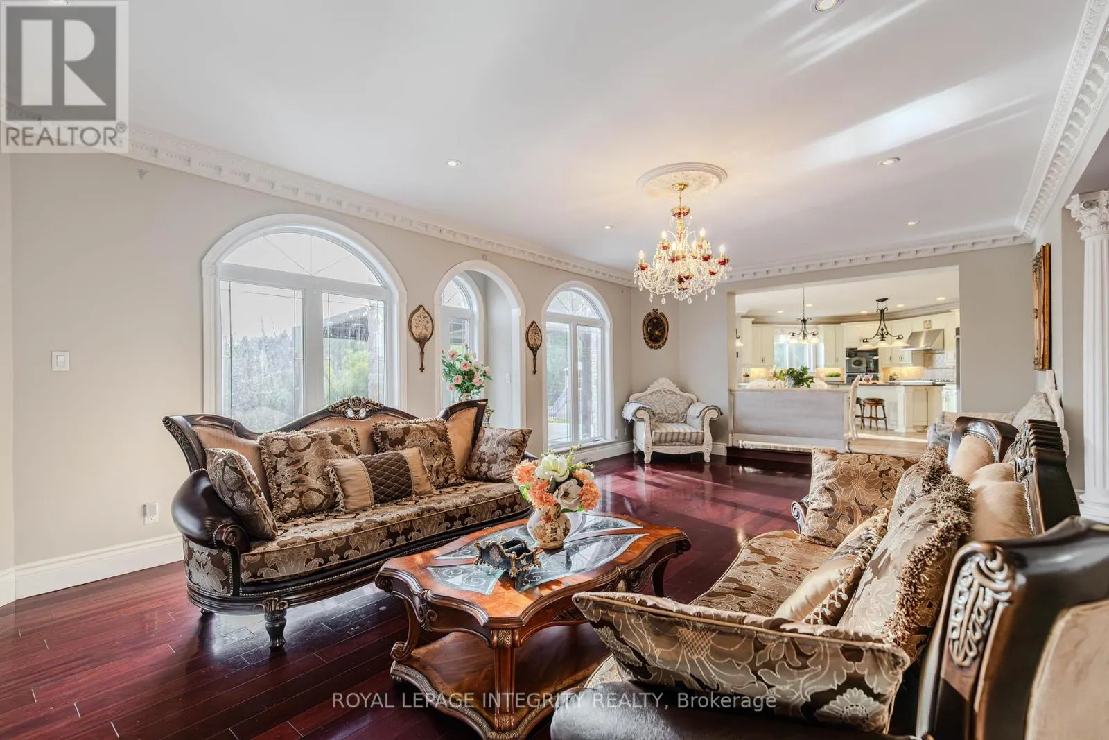 5884 EARLSCOURT CRESCENT