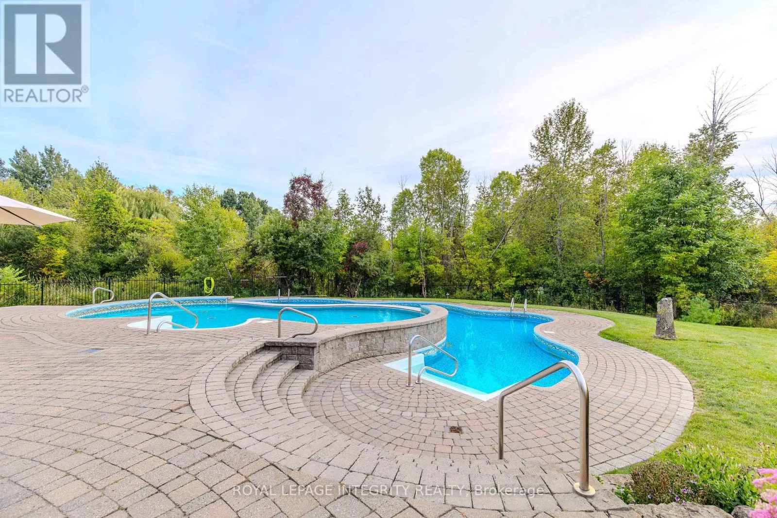5884 EARLSCOURT CRESCENT