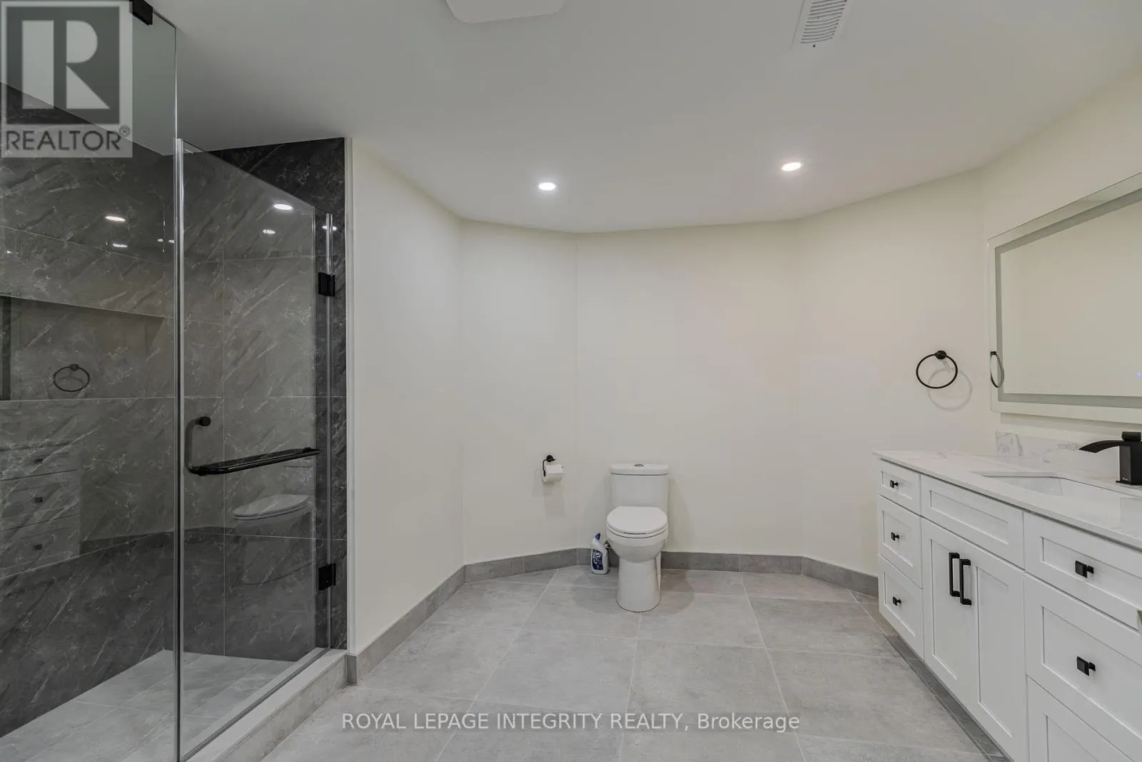 5884 EARLSCOURT CRESCENT