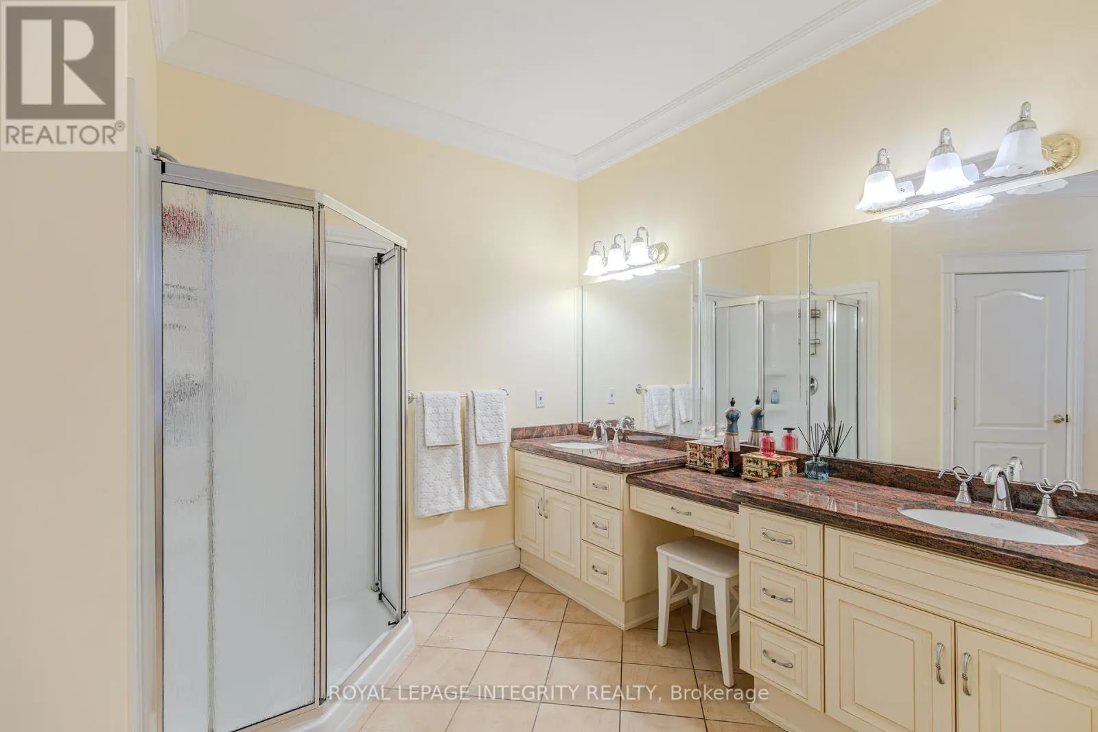 5884 EARLSCOURT CRESCENT