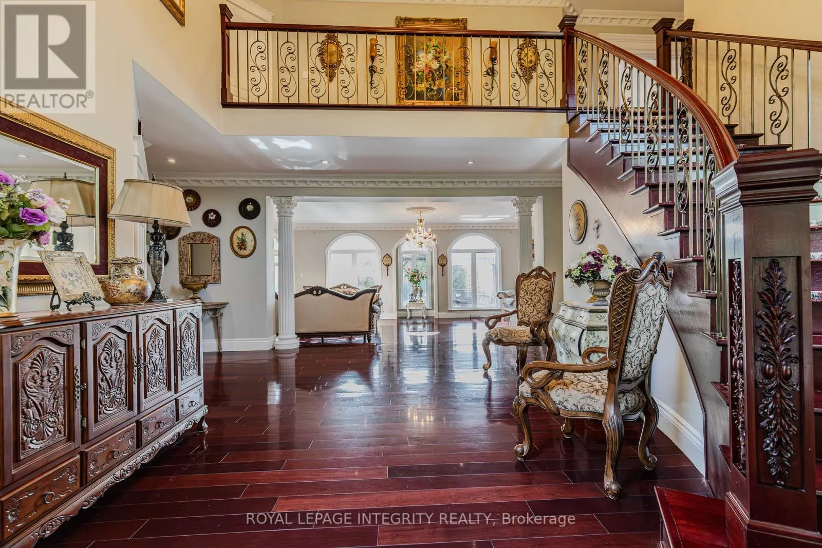 5884 EARLSCOURT CRESCENT