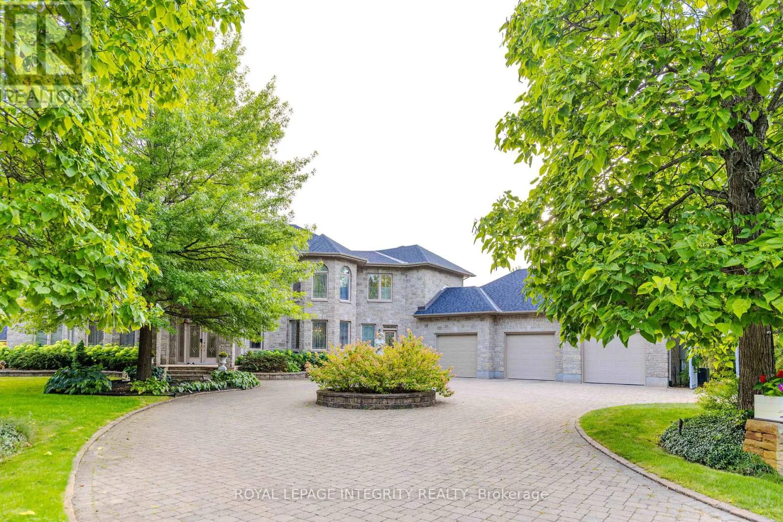 5884 EARLSCOURT CRESCENT