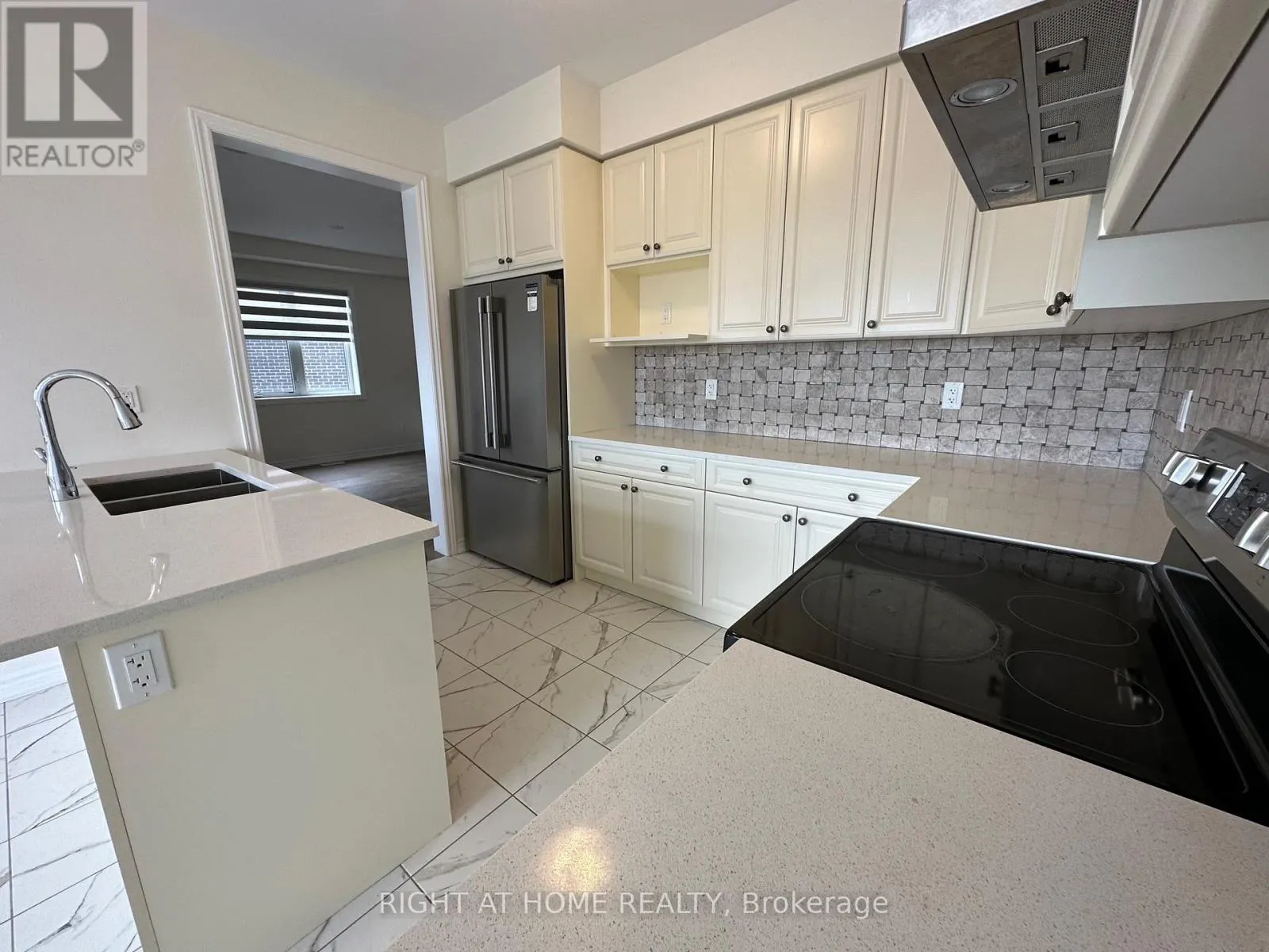 3 BEE CRESCENT