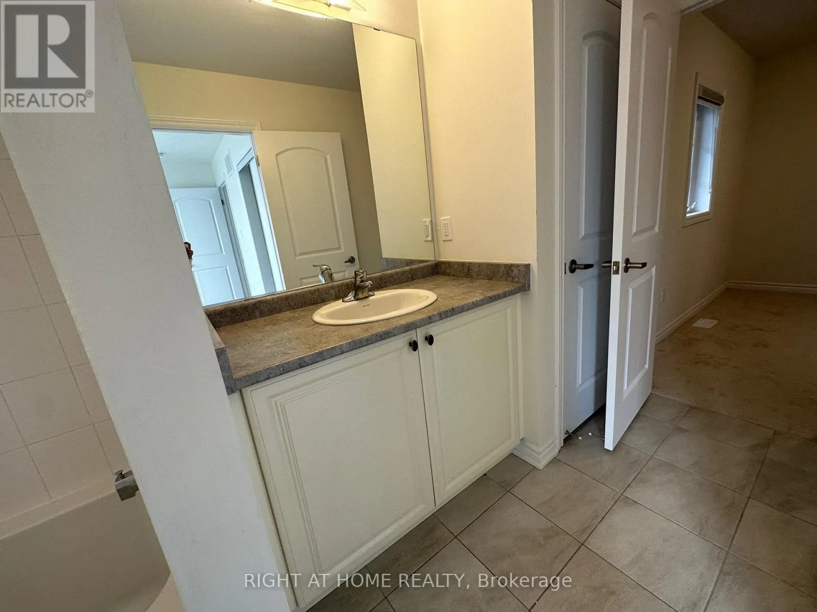 3 BEE CRESCENT